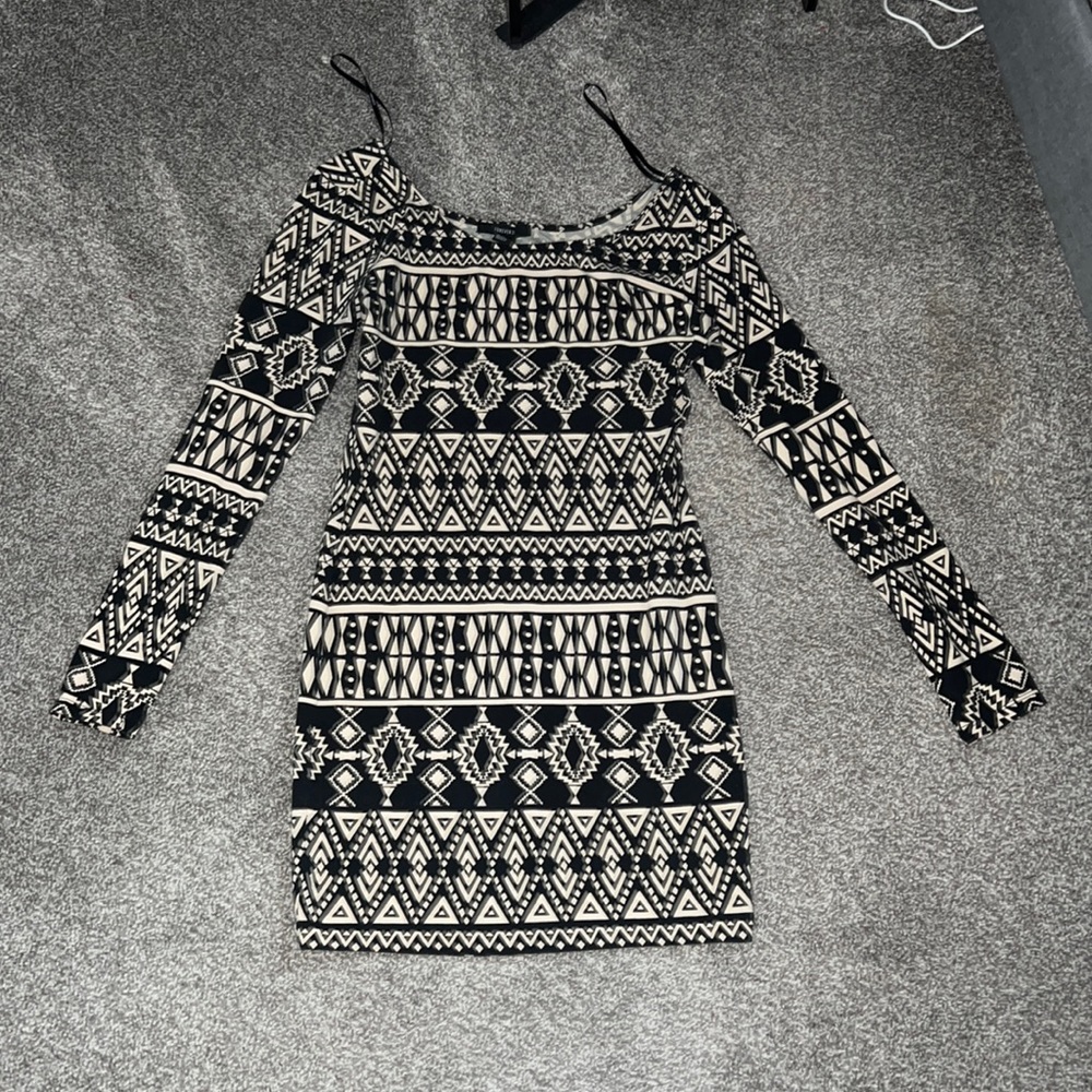 Forever 21, medium slim fit, longer sleeve dress